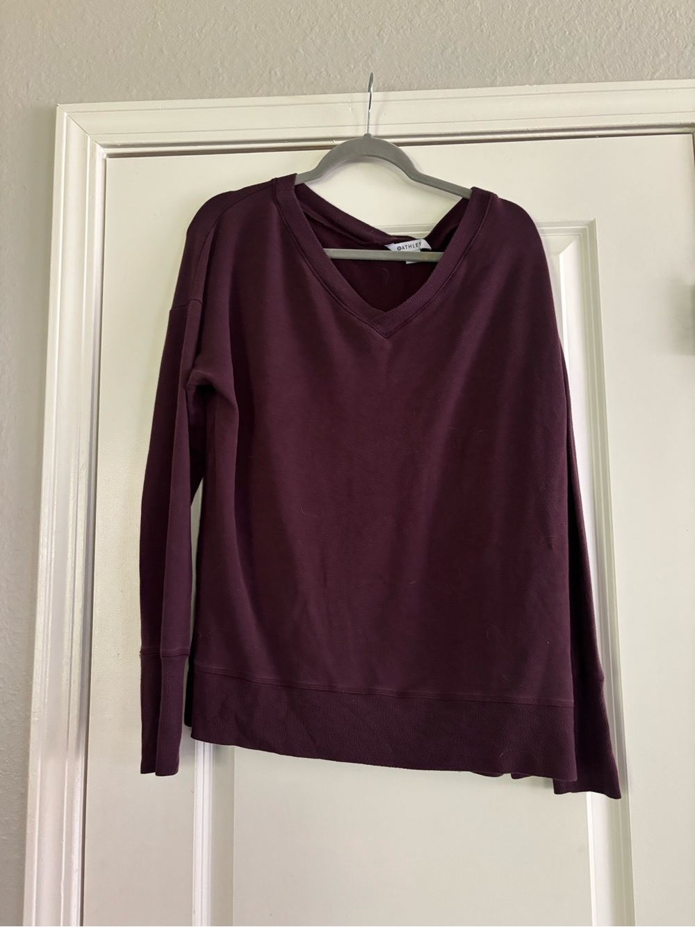 Athleta V-Neck Pullover Sweatshirt - Burgundy Plum Womens Size Large